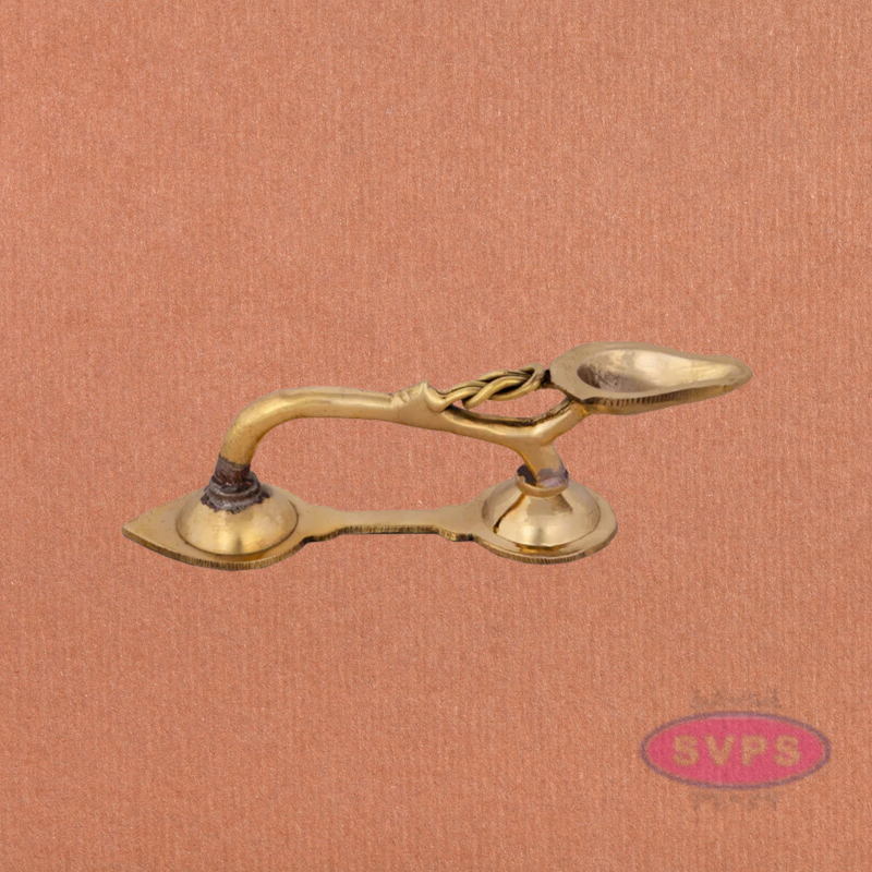 Traditional Brass Kodi Vilakku / Oil Lamp