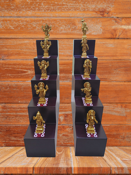 Wooden 5 Lamp Stand With Brass Dasavatharam Idol