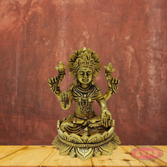 Brass Goddess Lakshmi Idol – Antique Finish Lakshmi Statue for Pooja & Home Décor