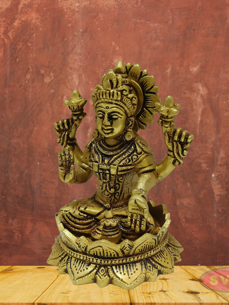 Brass Goddess Lakshmi Idol – Antique Finish Lakshmi Statue for Pooja & Home Décor