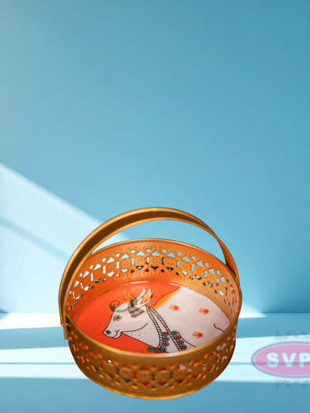 Metal Round Shape Cow Tray With Handle