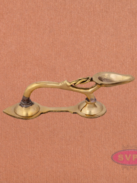 Traditional Brass Kodi Vilakku / Oil Lamp