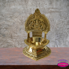 Brass Gajalakshmi Vilakku – Traditional Lakshmi Deepam for Pooja & Home Temple