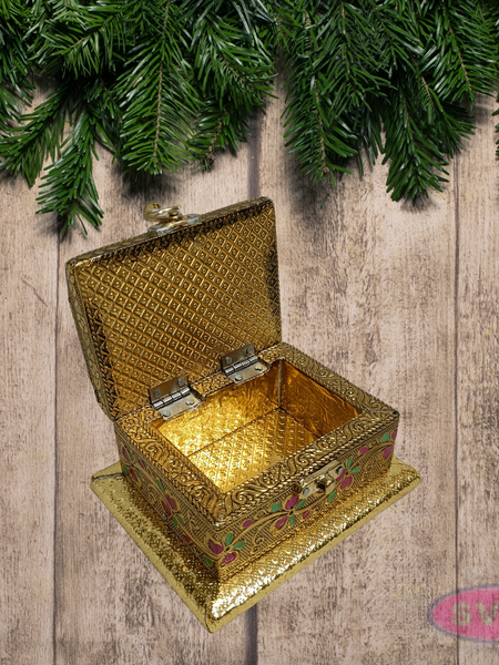 Gold Finish Floral Embossed Metal Trinket Box – Elegant Jewelry Organizer