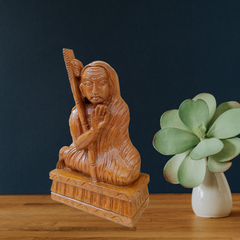 Handmade Jackfruit Wood Kanchi Periyava Statue – Tamil Nadu Saint Idol for Pooja & Décor